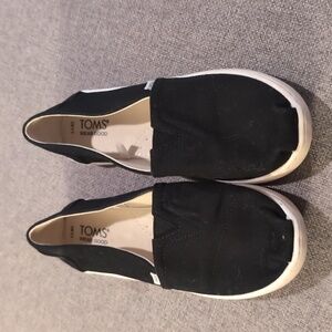 Tom's Slip on shoes